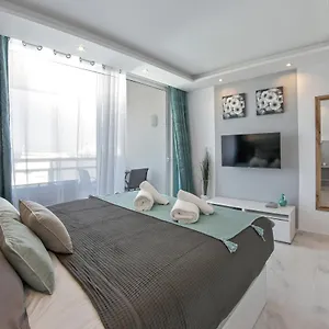 https://modern-studio-with-a-sea-view-and-pool-access.tenerifehoteles.net
